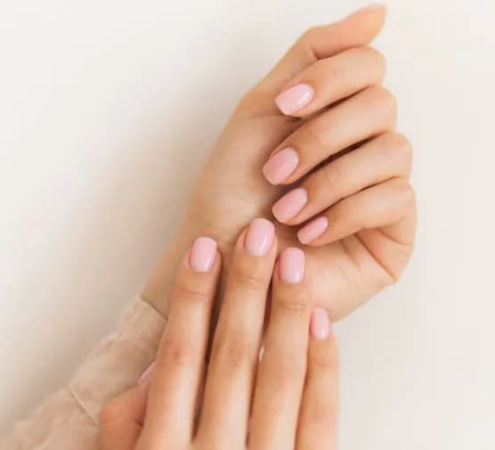 Jak skutecznie zmyć manicure hybrydowy bez uszkadzania paznokci