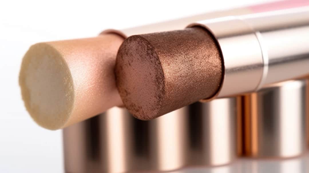 Najlepsze rozświetlacze dostępne w drogerii Rossman