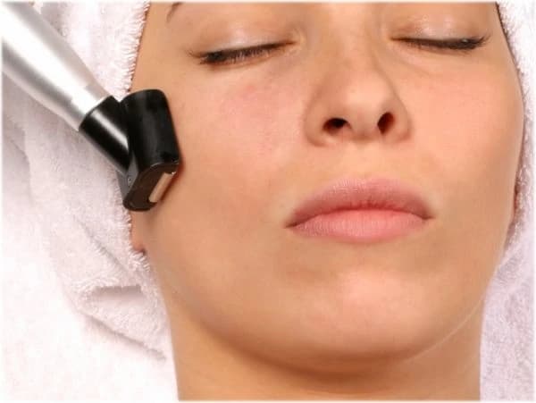 Żelazko do twarzy - najlepsze żelazko przeciwzmarszczkowe