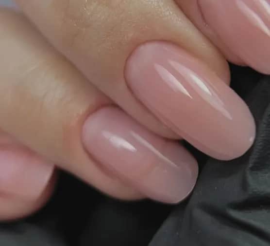 Czy hybryda niszczy paznokcie: fakty i mity na temat stylizacji hybrydowej