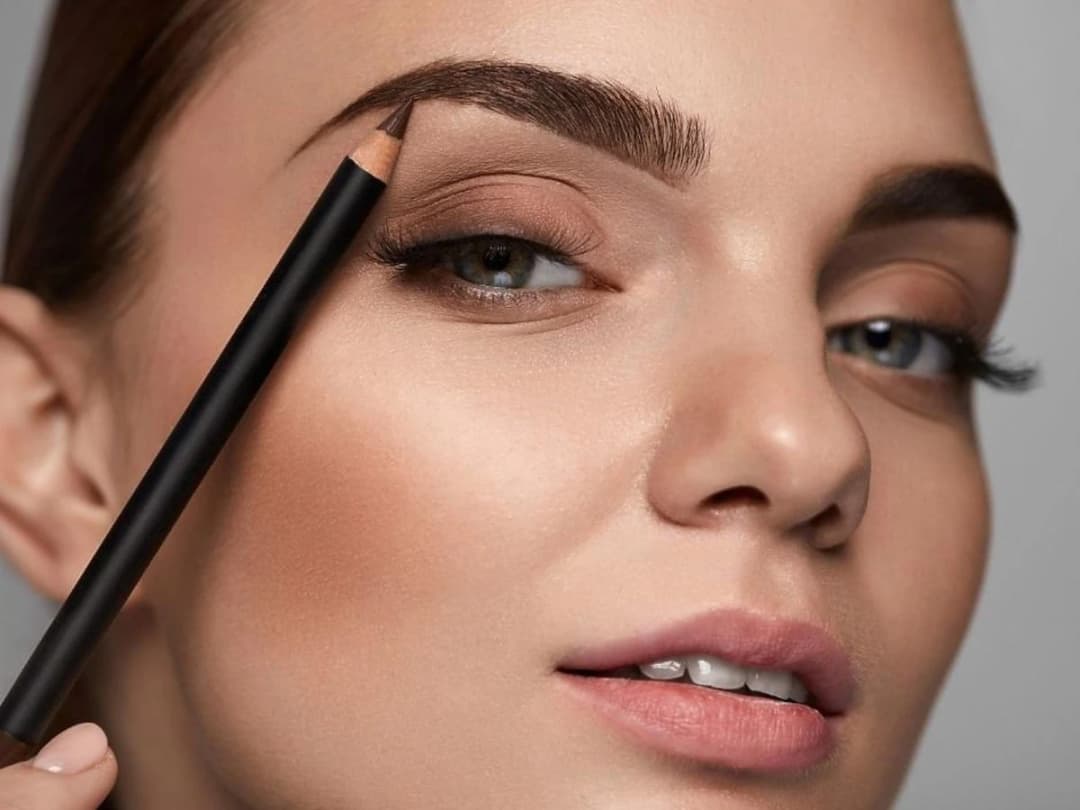 Malowanie brwi dla początkujących - produkty i porady