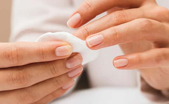 Jak zdjąć hybrydę w domu bez acetonu - poradnik