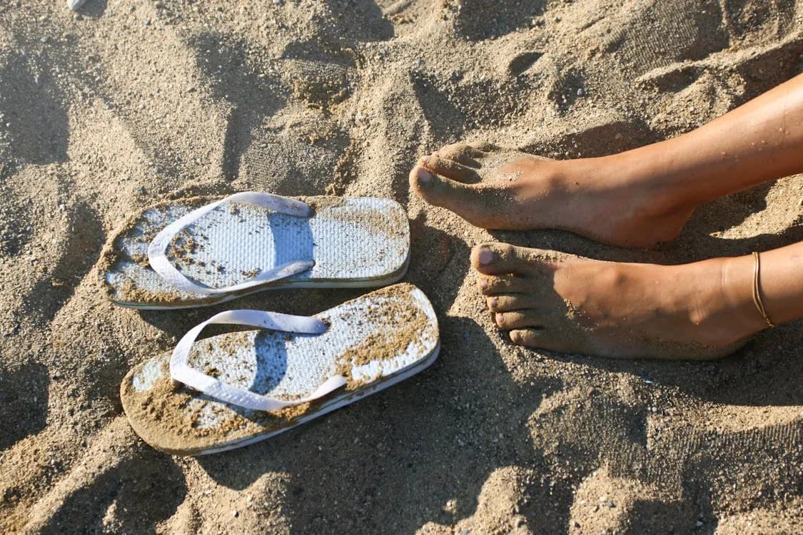 Ile i jakie buty spakować na wakacje i wycieczki?