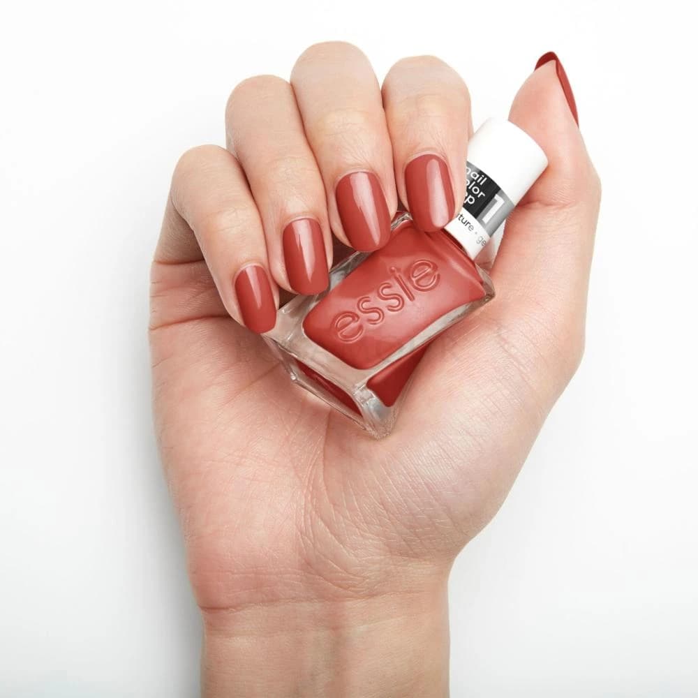 Essie - popularne lakiery do paznokci: czy są warte uwagi?