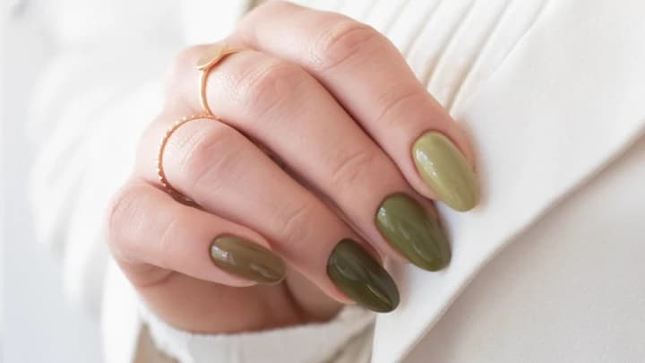 Orzeźwienie w manicurze: limonkowy lakier hybrydowy jako must-have sezonu